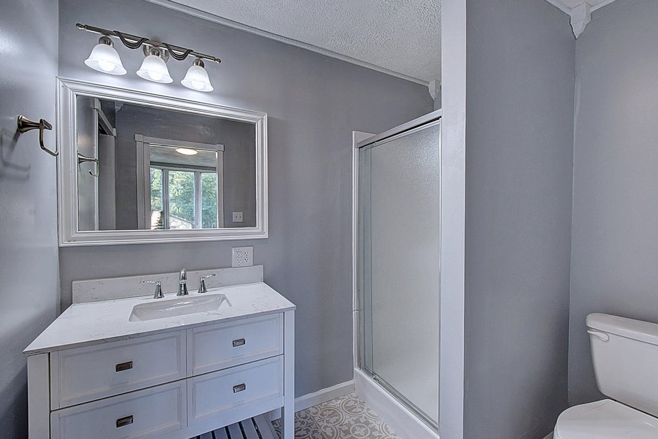 Photo #16: 922 Dejarnette Street