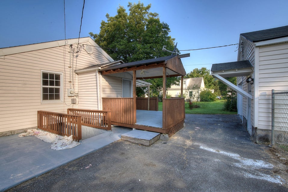 Photo #26: 922 Dejarnette Street