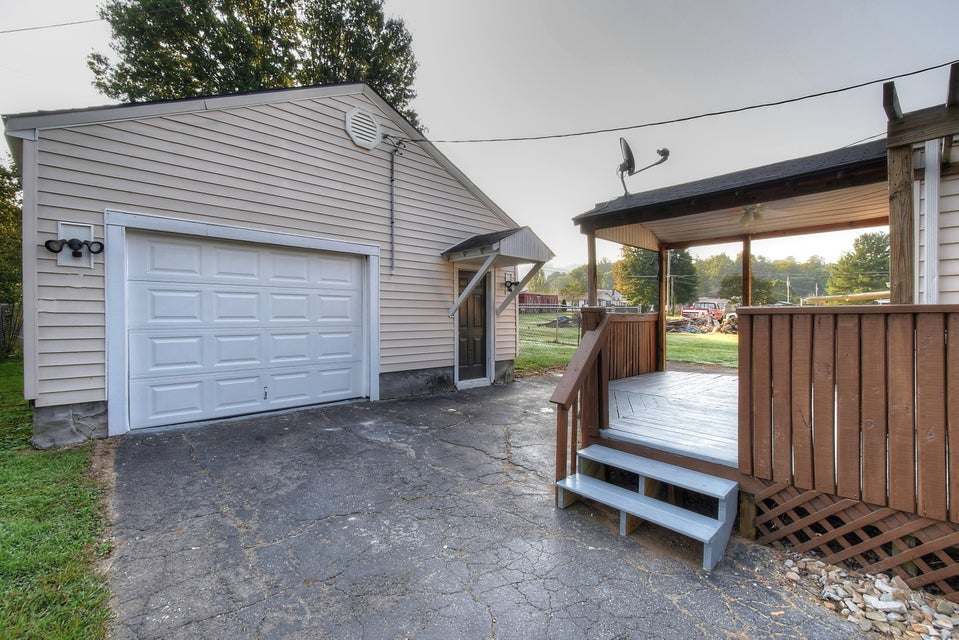 Photo #27: 922 Dejarnette Street