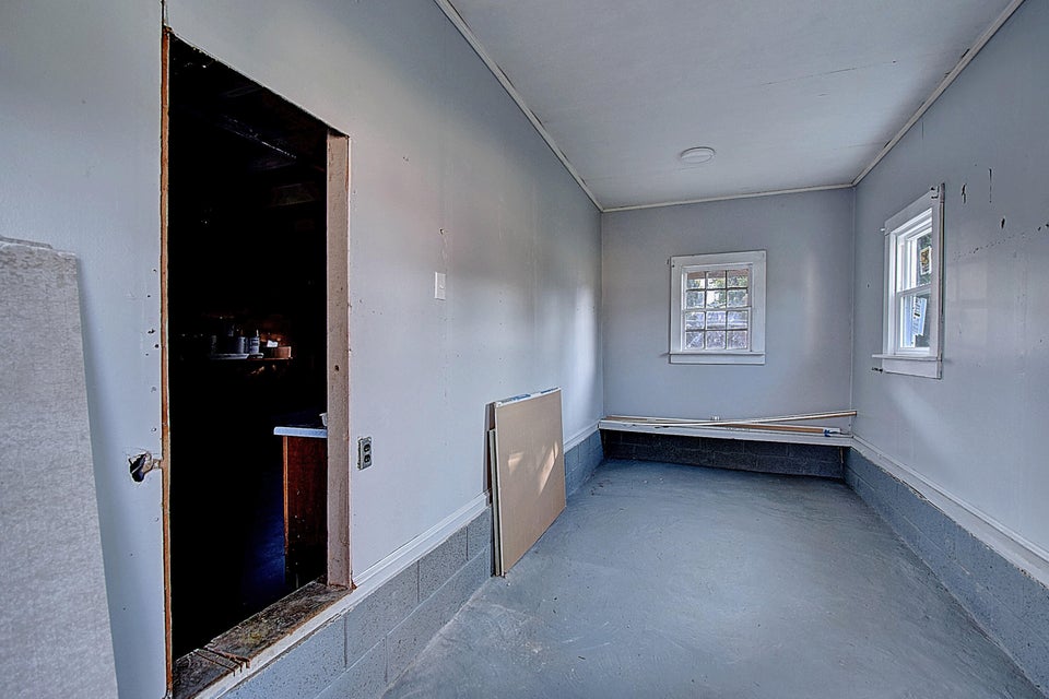 Photo #28: 922 Dejarnette Street