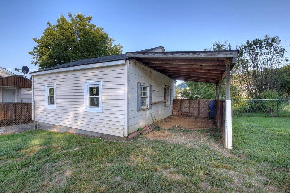 Photo #31: 922 Dejarnette Street