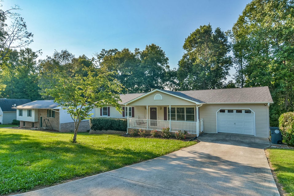 Photo #3: 818 Seven Oaks Drive