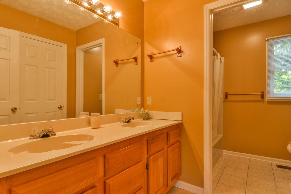 Photo #22: 818 Seven Oaks Drive