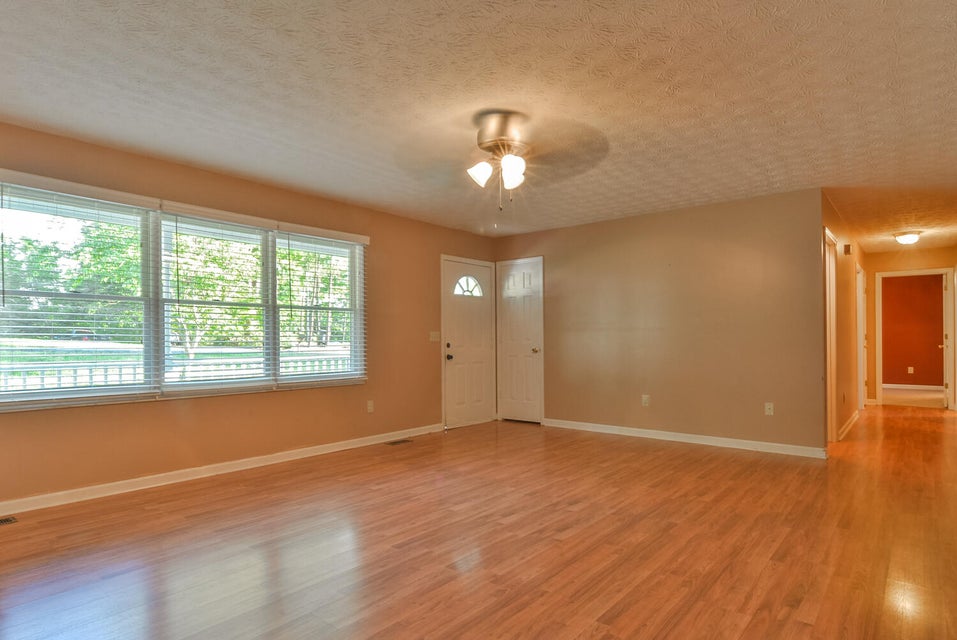 Photo #10: 818 Seven Oaks Drive