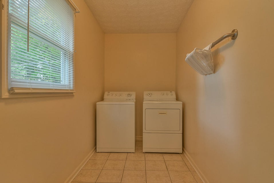 Photo #17: 818 Seven Oaks Drive