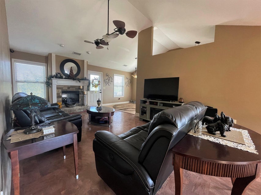 Photo #6: 306 Oak Hammock Lane