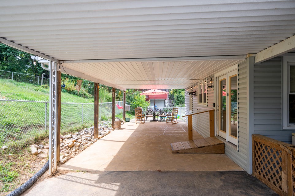 Photo #8: 133 Lakeview Drive