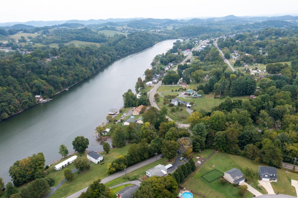 Photo #5: 133 Lakeview Drive