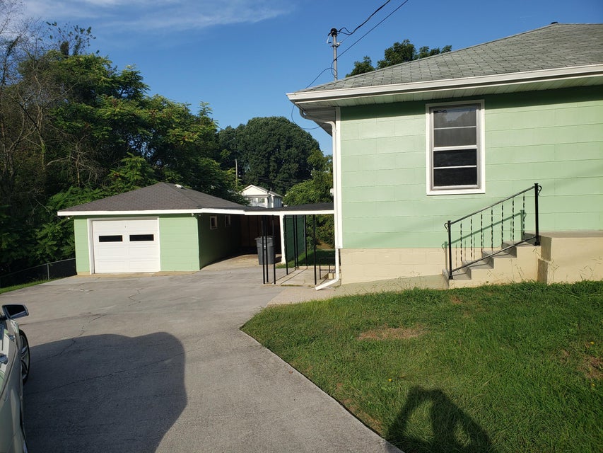 Photo #4: 1020 Oak Glen Drive