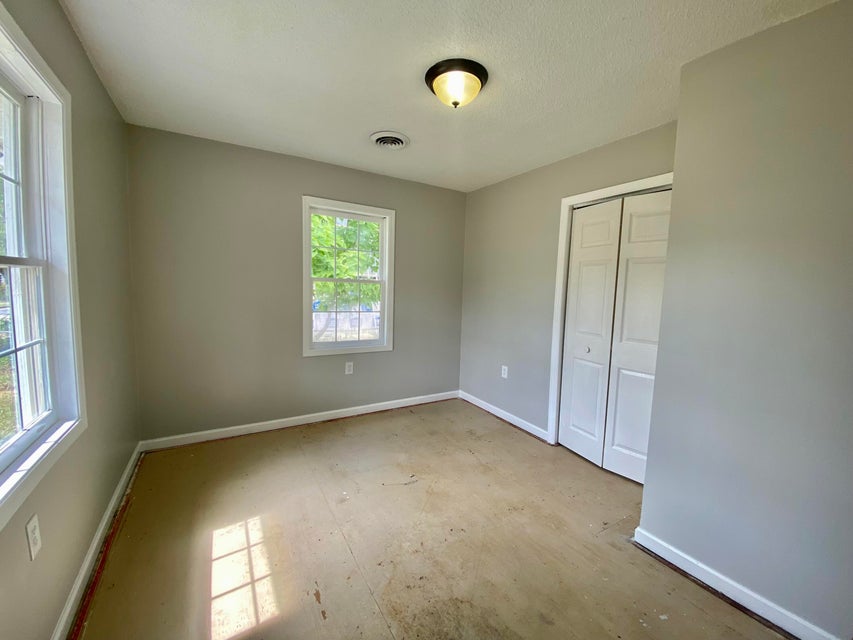 Photo #6: 1054 Robertson Street