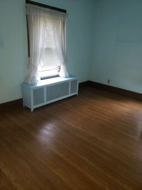 Photo #21: 563 Oak Avenue