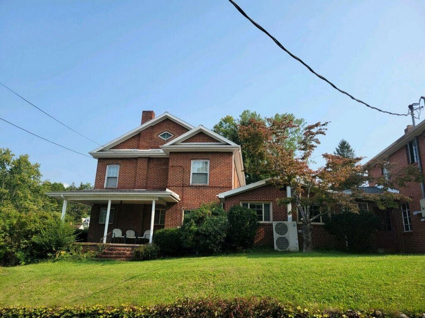 Photo #2: 563 Oak Avenue