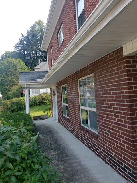 Photo #6: 563 Oak Avenue