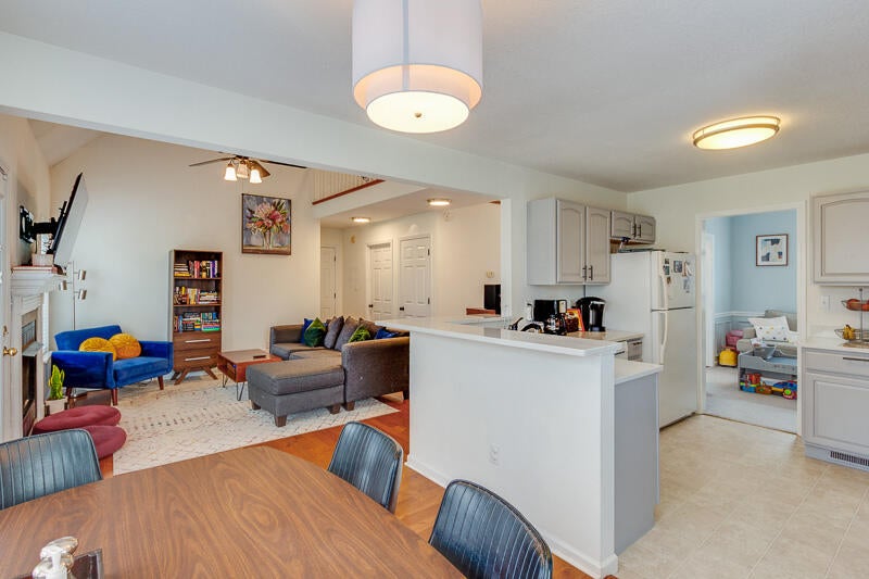 Photo #15: 4627 Aylesbury Drive