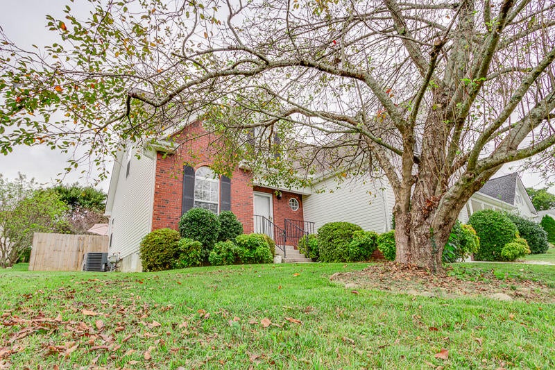 Photo #2: 4627 Aylesbury Drive