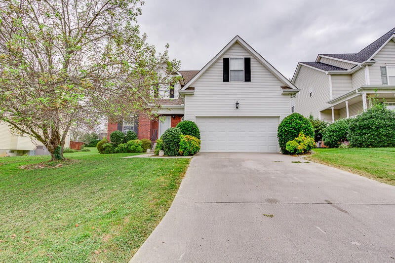 Photo #3: 4627 Aylesbury Drive