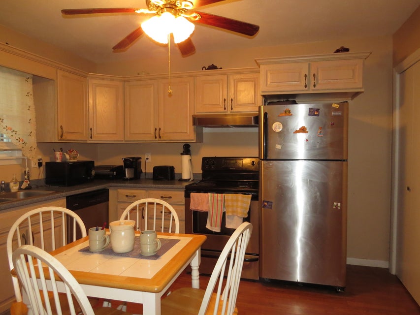Photo #16: 116 Caroline Street