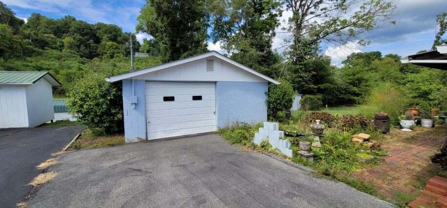 Photo #5: 2137 Westfield Street