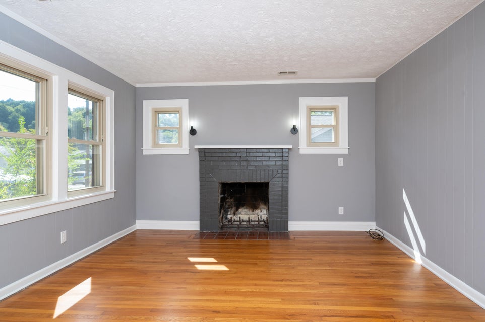 Photo #5: 1623 Woodside Drive