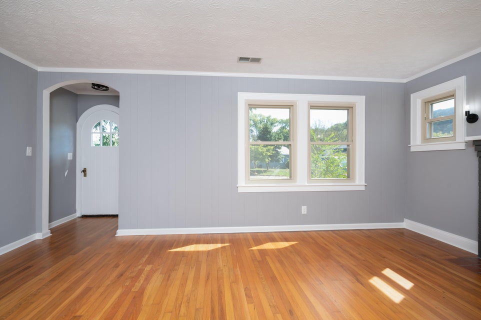 Photo #4: 1623 Woodside Drive