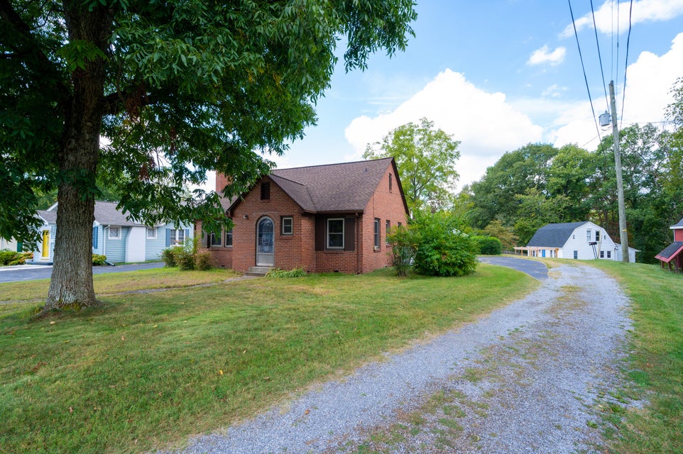 Photo #36: 1623 Woodside Drive