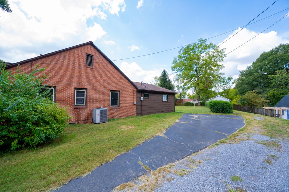 Photo #37: 1623 Woodside Drive