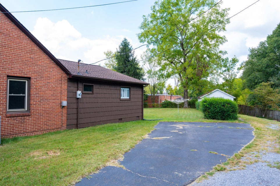 Photo #38: 1623 Woodside Drive