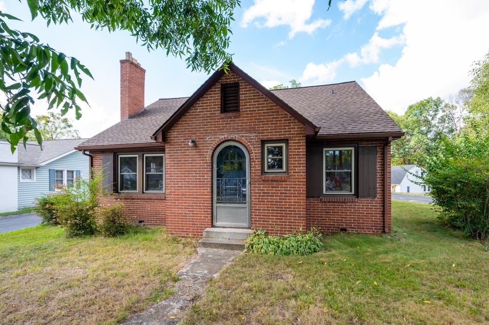 Photo #2: 1623 Woodside Drive