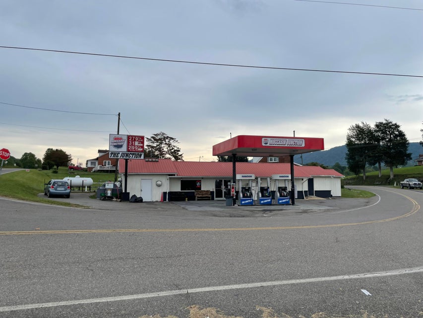 Photo #2: 135 Big Moccasin Road