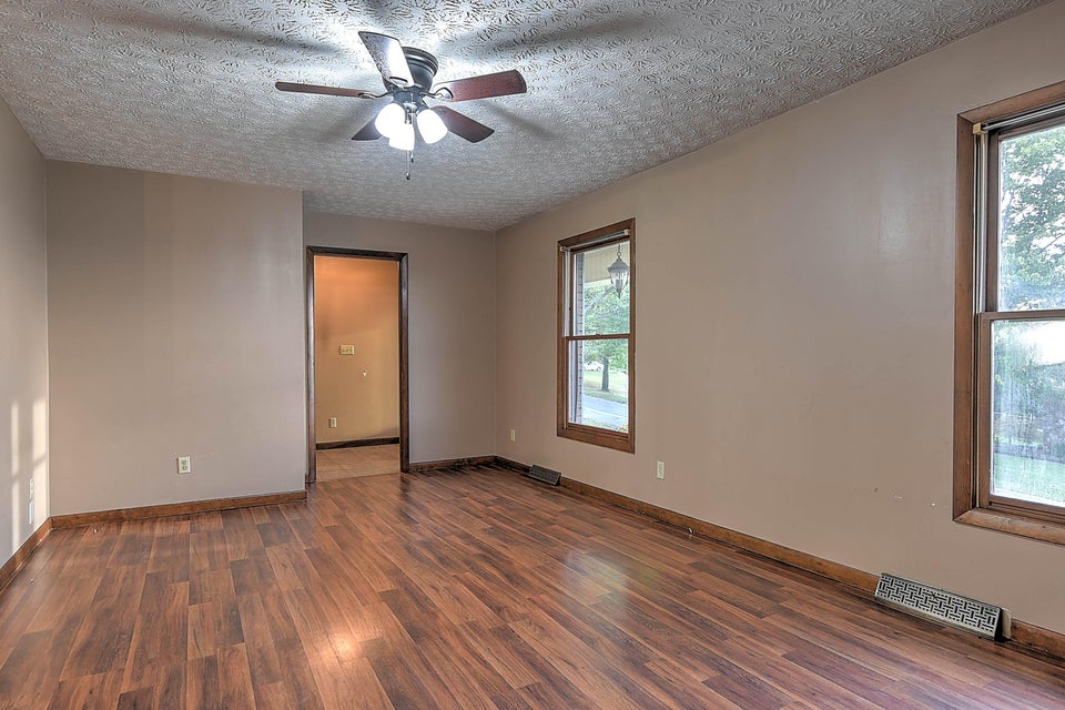 Photo #4: 1028 Starling Drive