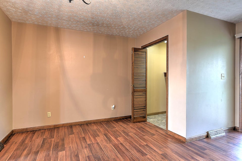 Photo #6: 1028 Starling Drive
