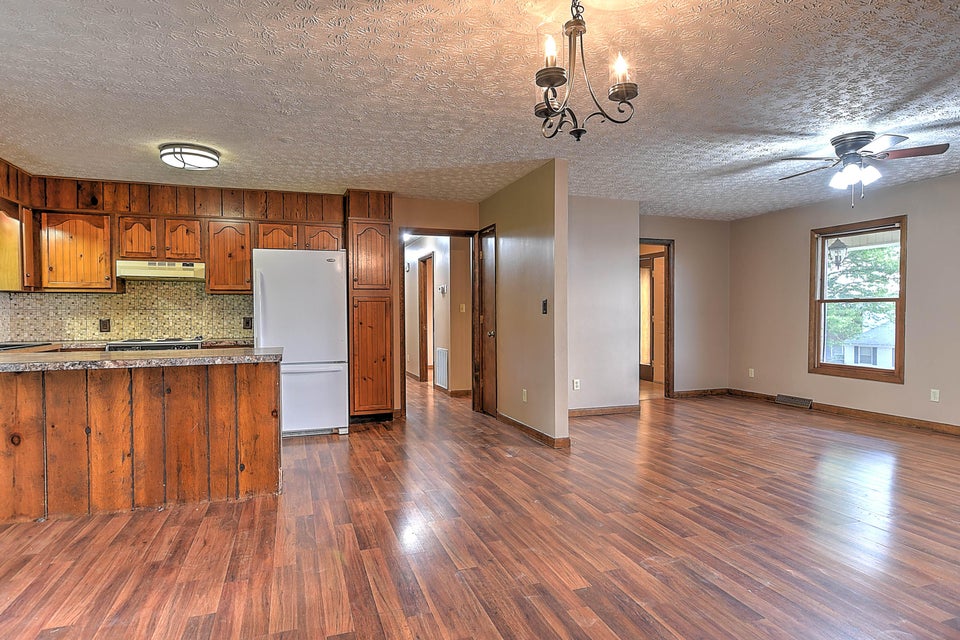Photo #8: 1028 Starling Drive