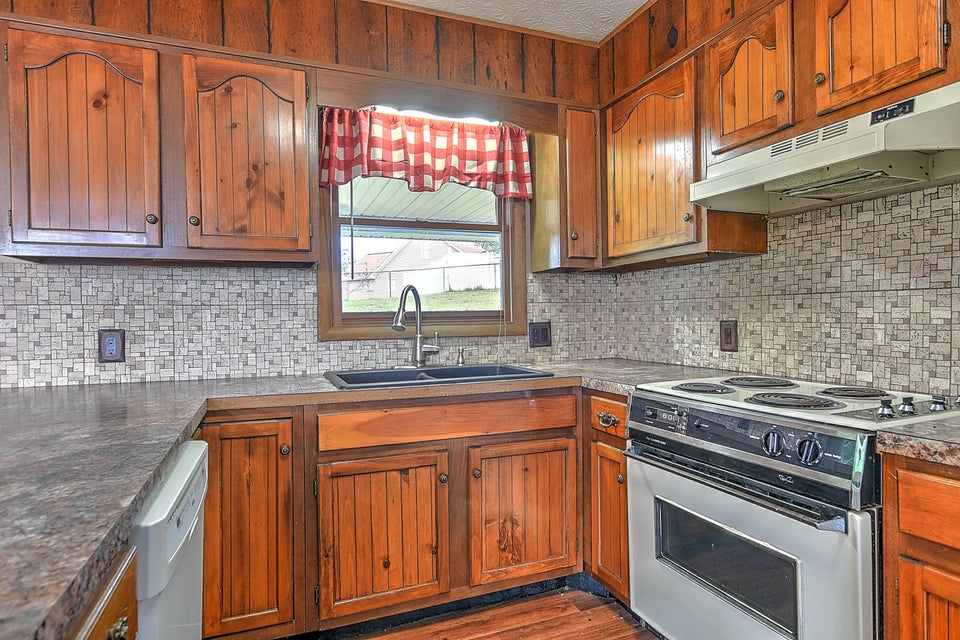 Photo #10: 1028 Starling Drive