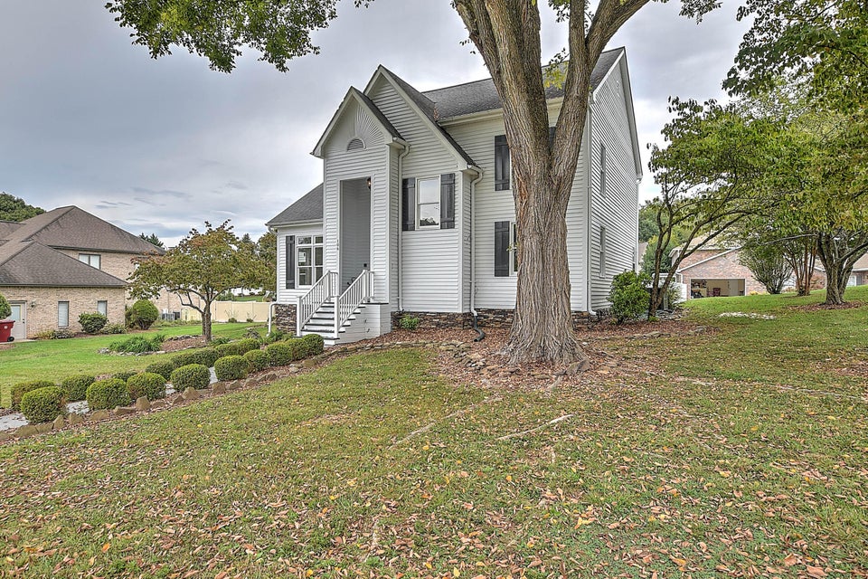 Photo #3: 106 Woodbriar Drive