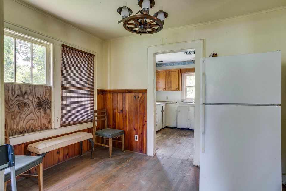 Photo #10: 613 Carson Street