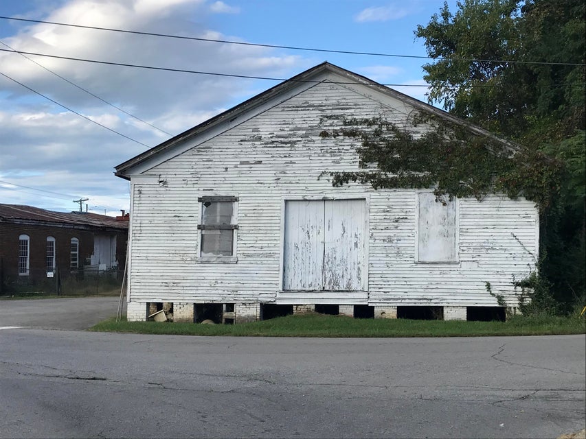 Photo #28: 600 Irish Street
