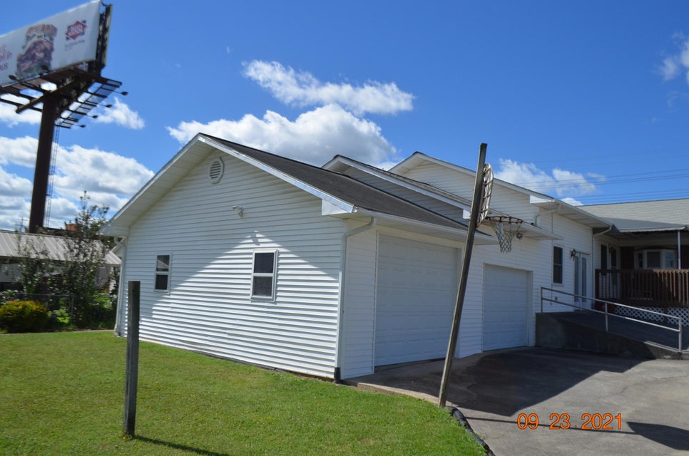 Photo #3: 211 Elm Street