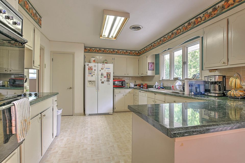 Photo #4: 3927 Skyland Drive