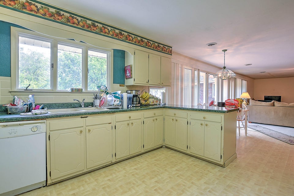 Photo #16: 3927 Skyland Drive