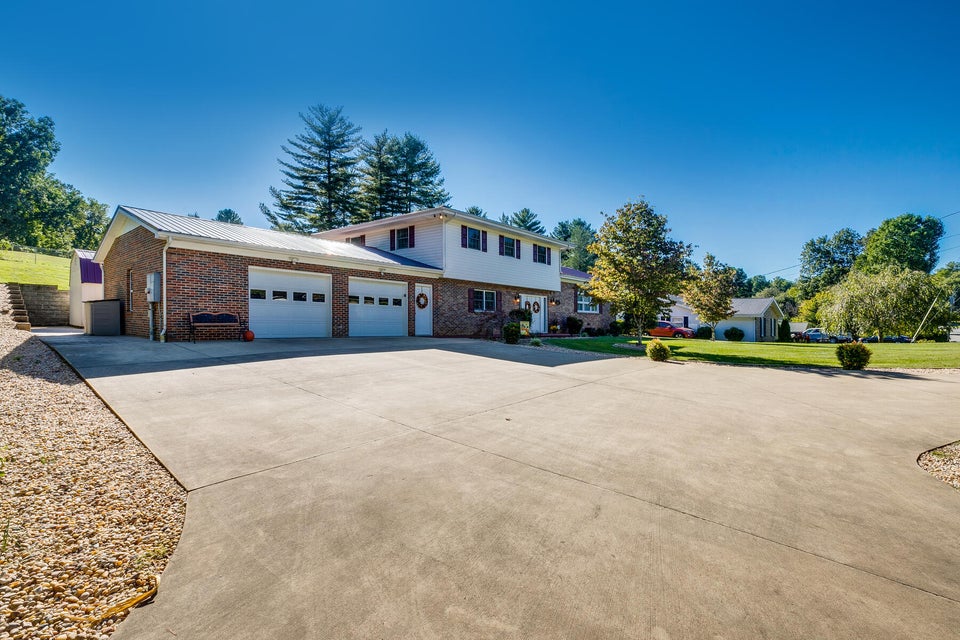 Photo #6: 675 Golf Course Drive