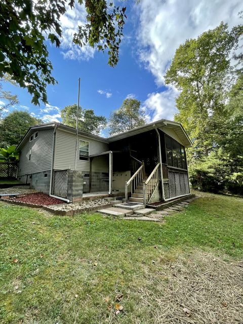 Photo #3: 113 Five Oaks Drive
