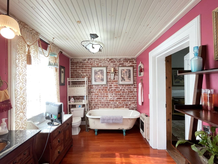 Photo #16: 403 Maple Avenue