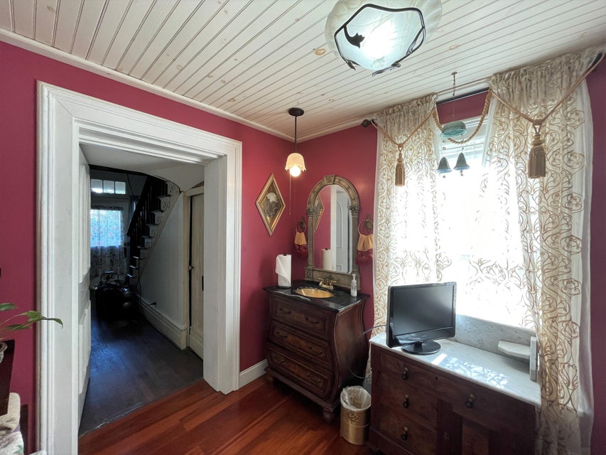 Photo #18: 403 Maple Avenue