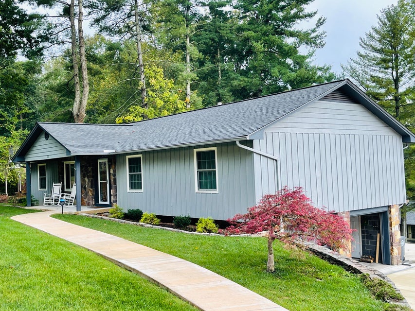 Photo #1: 212 Canongate Road