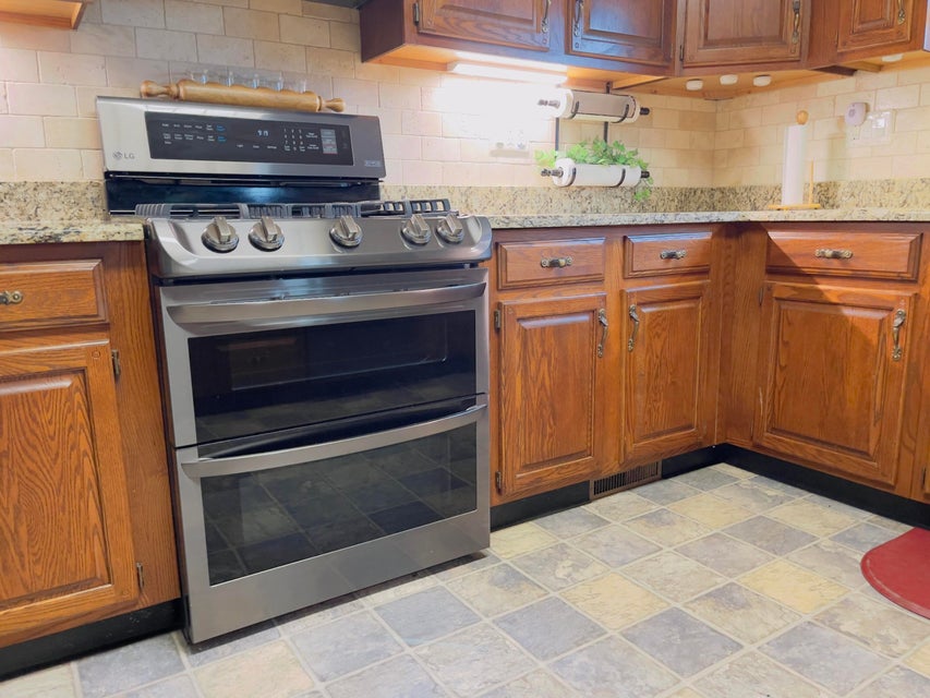 Photo #5: 212 Canongate Road
