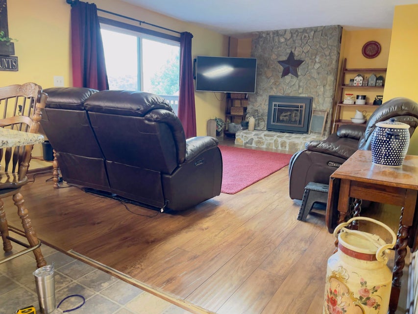 Photo #10: 212 Canongate Road