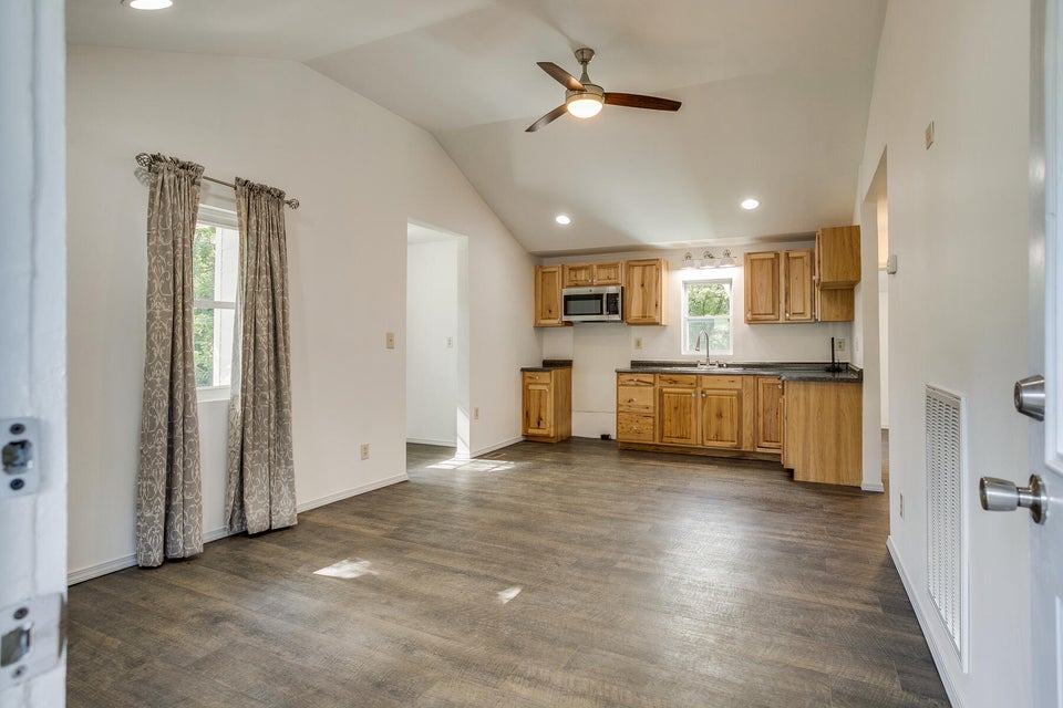 Photo #6: 605 Black Oak Street
