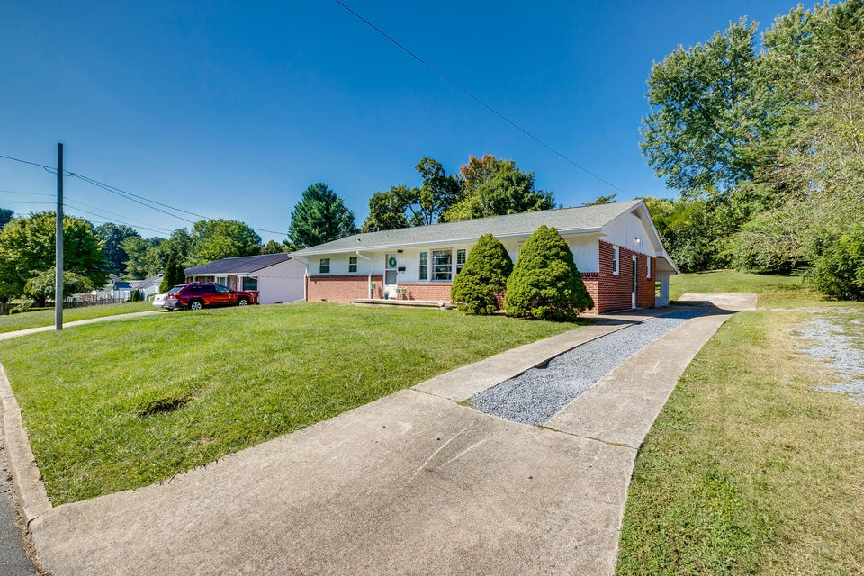 Photo #2: 806 Harding Avenue