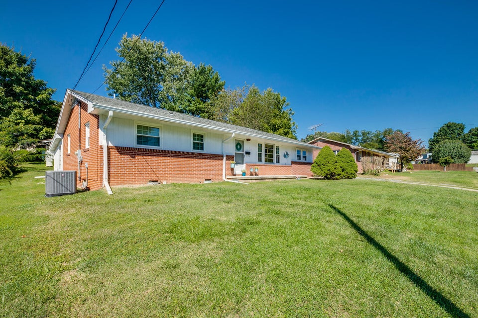 Photo #32: 806 Harding Avenue