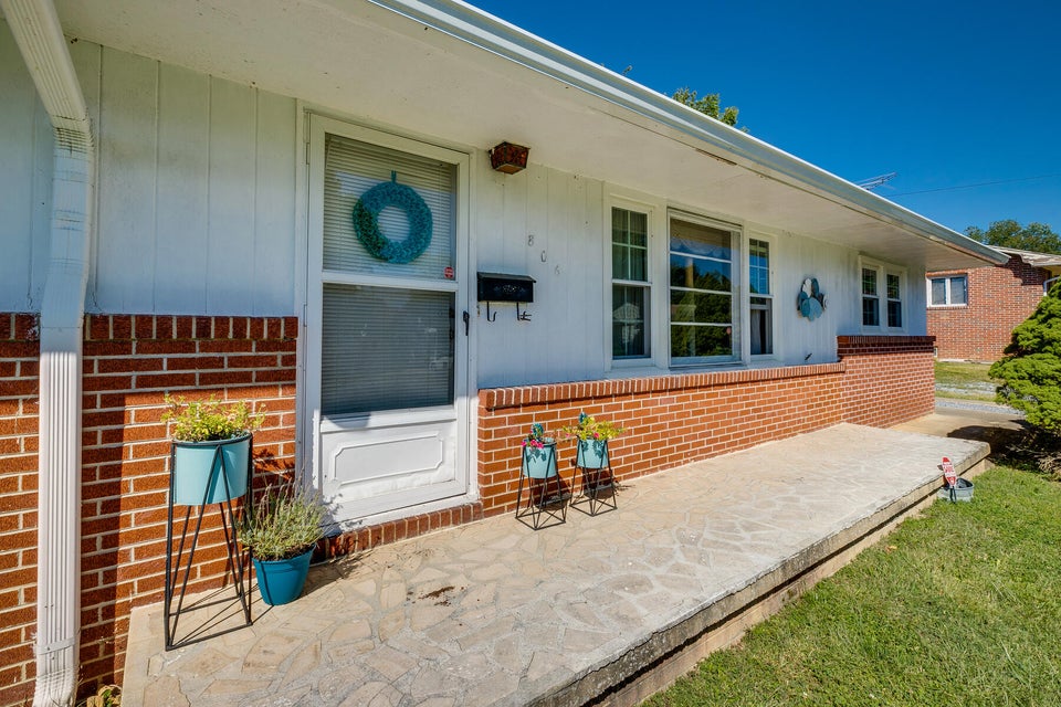 Photo #3: 806 Harding Avenue